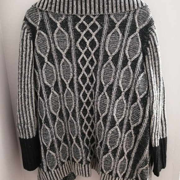 Women's Sweater - Picture 2 of 5